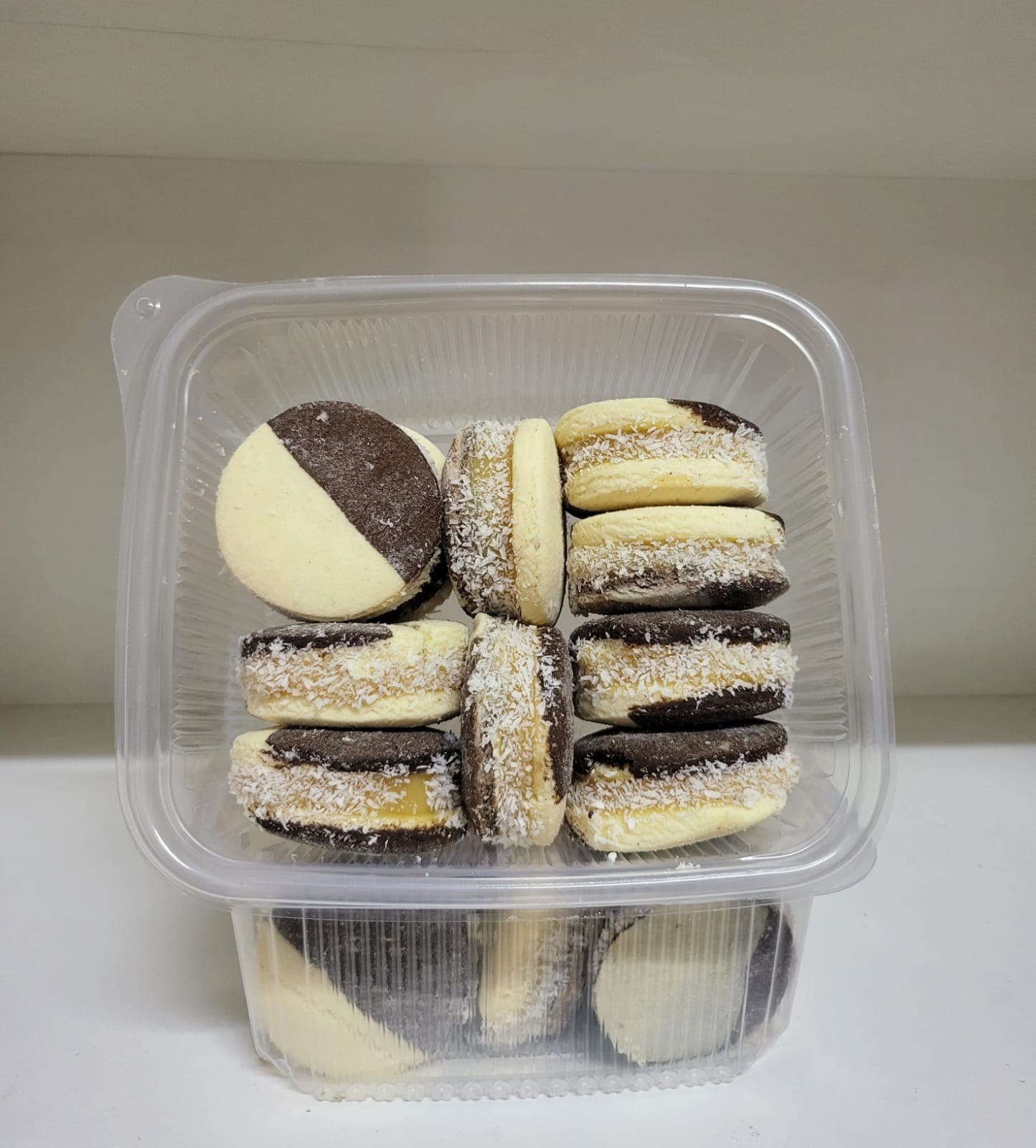 Alfajores mixtos de chocolate y vainilla